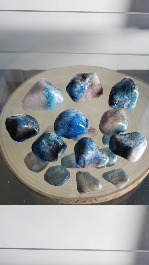 Pierres roulées en Chrysocolle Shattuckite AA