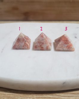 Pyramide en Pierre de soleil A+