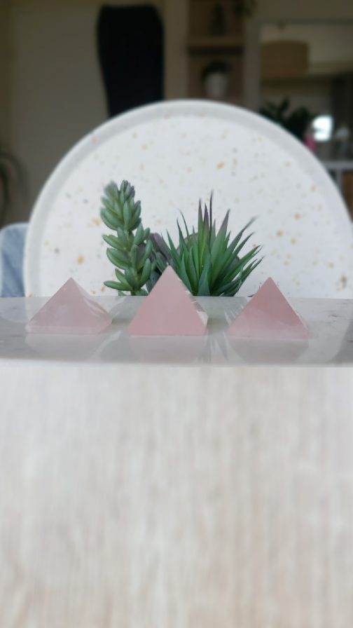 Pyramides en Quartz Rose  A+